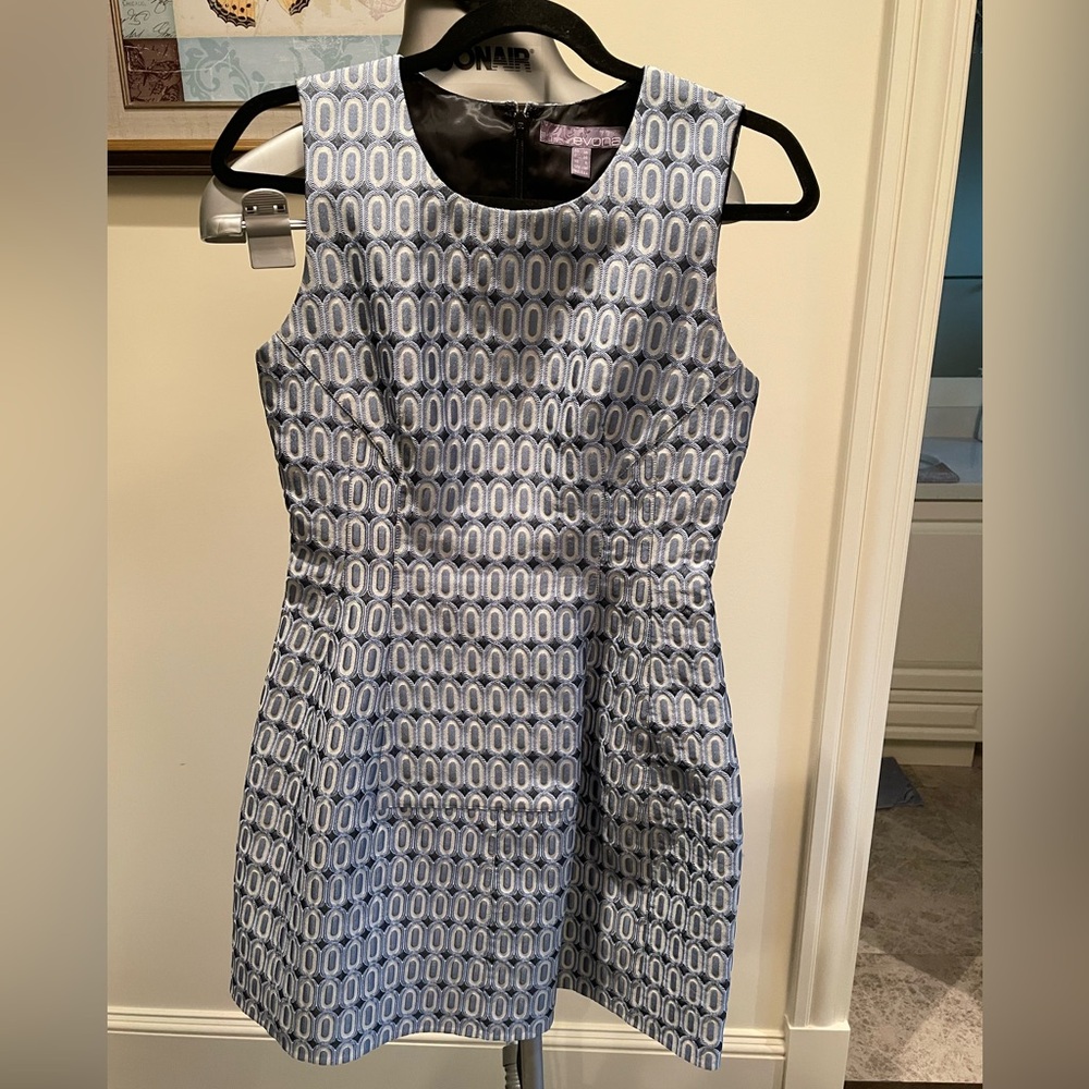 Blue circle pattern sleeves dress